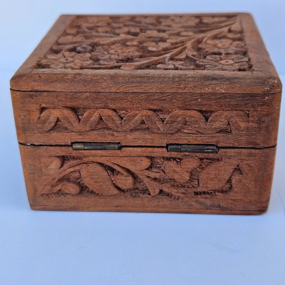 Vintage Hand Carved Wooden Trinket Box Floral India Hinged Jewelry‎ Rustic Boho